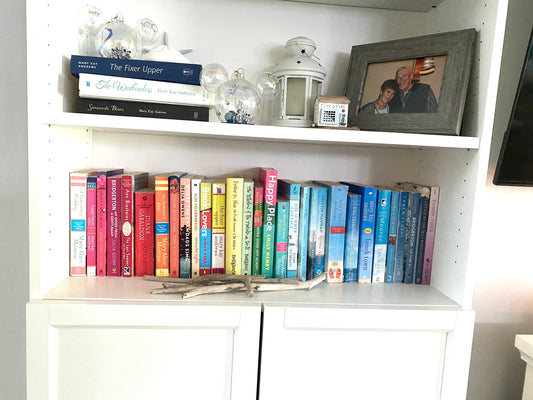 Creating a Coastal Vibe: Beach Reads and Decorating with Treasures